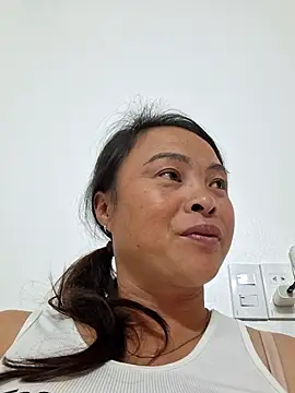 Snapshot of xuxulovezz chatting on 11.14.25 xuxulovezz online show from 11.14.25