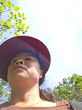 Snapshot of xuxulovezz chatting on 11.15.25 xuxulovezz online show from 11.15.25