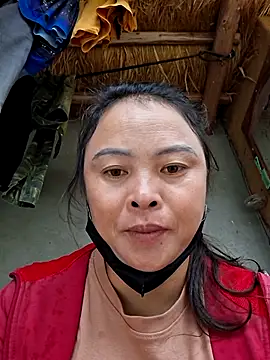 Snapshot of xuxulovezz chatting on 11.17.25 xuxulovezz online show from 11.17.25