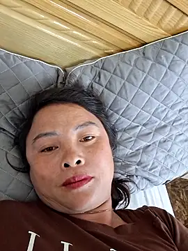 Snapshot of xuxulovezz chatting on 11.18.25 xuxulovezz online show from 11.18.25