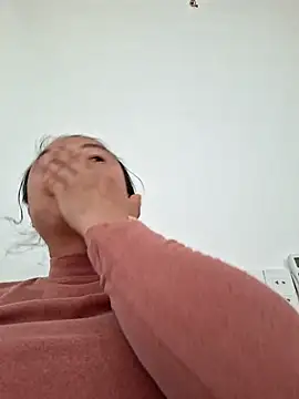 Snapshot of xuxulovezz chatting on 11.20.25 xuxulovezz online show from 11.20.25