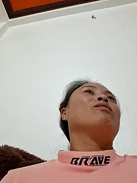 Snapshot of xuxulovezz chatting on 11.21.25 xuxulovezz online show from 11.21.25