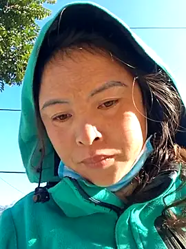 Snapshot of xuxulovezz chatting on 11.25.25 xuxulovezz online show from 11.25.25