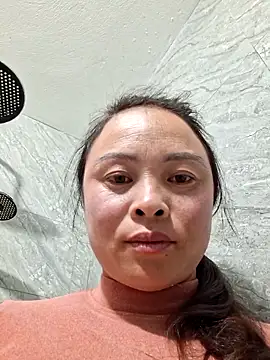 Snapshot of xuxulovezz chatting on 11.25.25 xuxulovezz online show from 11.25.25