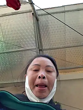 Snapshot of xuxulovezz chatting on 11.26.25 xuxulovezz online show from 11.26.25