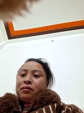 Snapshot of xuxulovezz chatting on 11.28.25 xuxulovezz online show from 11.28.25