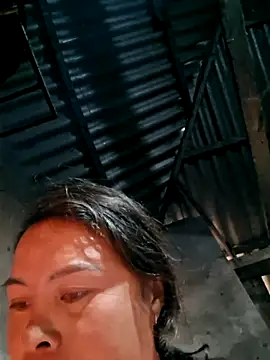 Snapshot of xuxulovezz chatting on 12.14.25 xuxulovezz online show from 12.14.25