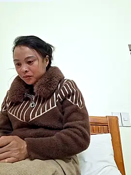 xuxulovezz online show from 12.21.25