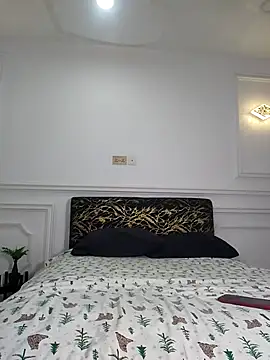 Snapshot of Zola_Nooryi chatting on 12.05.25 Zola Nooryi online show from 12.05.25