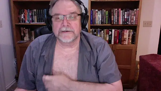 Snapshot of Vinyl22@xh chatting on 03.05.26 Vinyl22xh online show from 03.05.26