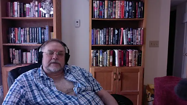 Snapshot of Vinyl22@xh chatting on 03.06.26 Vinyl22xh online show from 03.06.26