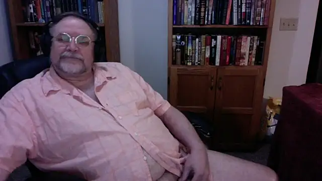 Snapshot of Vinyl22@xh chatting on 03.08.26 Vinyl22xh online show from 03.08.26