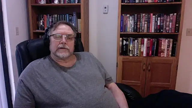 Snapshot of Vinyl22@xh chatting on 04.01.26 Vinyl22xh online show from 04.01.26