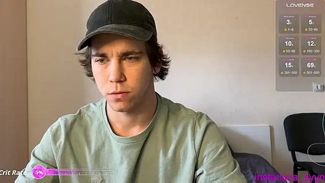 Snapshot of luca_syn chatting on 09.26.25 luca syn online show from 09.26.25