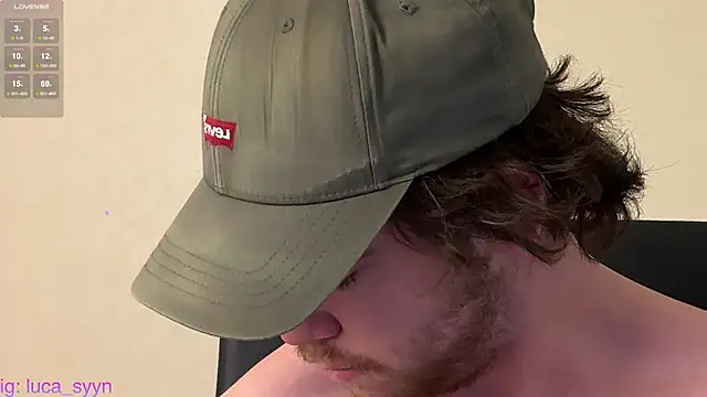 Snapshot of luca_syn chatting on 11.02.25 luca syn online show from 11.02.25