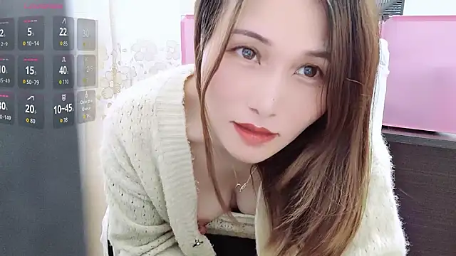 Snapshot of lizi- chatting on 10.31.25 lizi- online show from 10.31.25