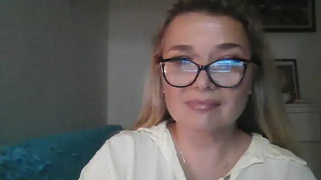 Myrienna online show from 09.29.25