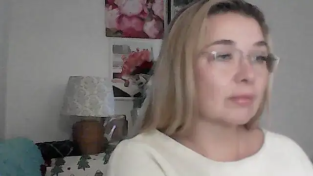 Myrienna online show from 12.16.25