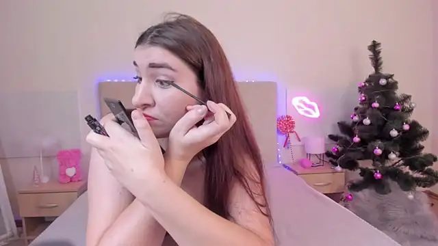 Snapshot of TrishaDarks chatting on 12.14.25 TrishaDarks online show from 12.14.25