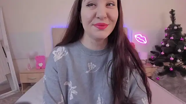 Snapshot of TrishaDarks chatting on 12.18.25 TrishaDarks online show from 12.18.25