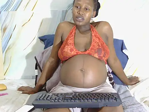 Snapshot of l4_love chatting on 10.10.25 l4 love online show from 10.10.25