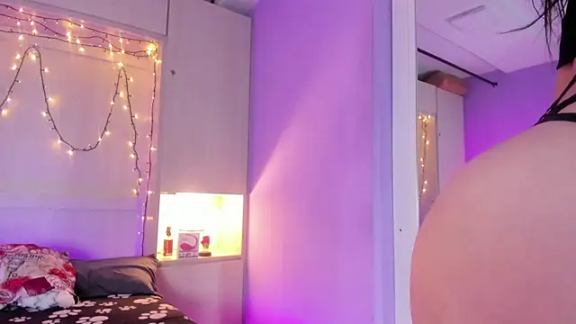 Snapshot of VictoriaBaass chatting on 09.29.25 VictoriaBaass online show from 09.29.25