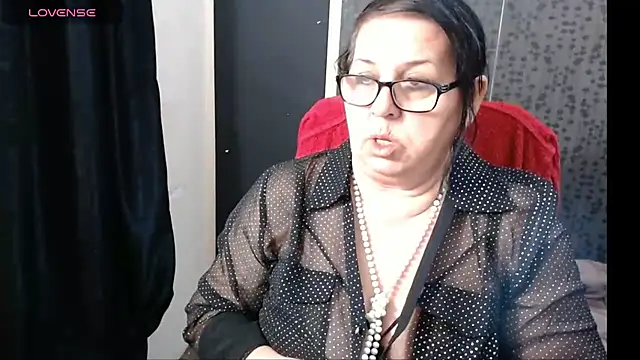 Snapshot of MissSanjanne chatting on 12.14.24 MissSanjanne online show from 12.14.24