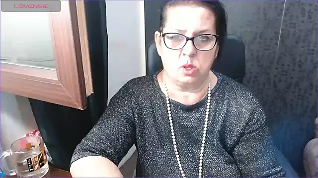 Snapshot of MissSanjanne chatting on 09.16.25 MissSanjanne online show from 09.16.25