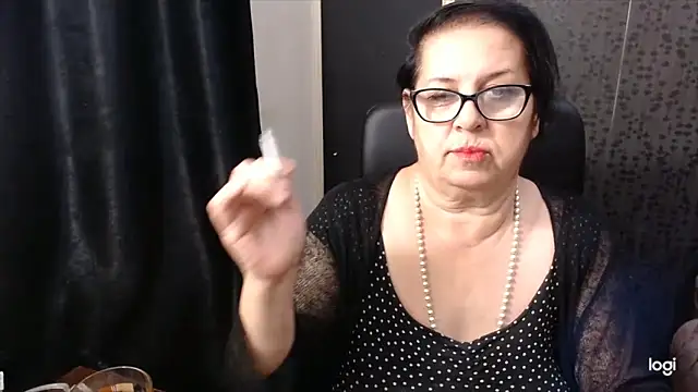 Snapshot of MissSanjanne chatting on 10.27.25 MissSanjanne online show from 10.27.25