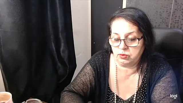 Snapshot of MissSanjanne chatting on 11.14.25 MissSanjanne online show from 11.14.25