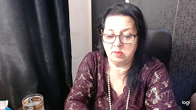 Snapshot of MissSanjanne chatting on 11.27.25 MissSanjanne online show from 11.27.25