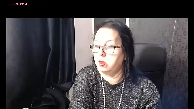 Snapshot of MissSanjanne chatting on 12.04.25 MissSanjanne online show from 12.04.25