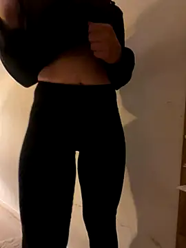 Snapshot of Elliepush chatting on 10.04.25 Elliepush online show from 10.04.25