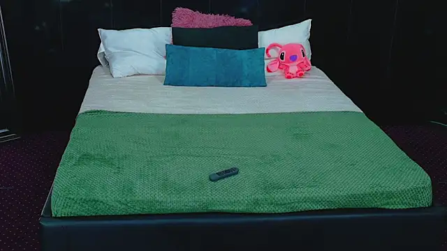 Snapshot of MeganSin_ chatting on 01.06.26 MeganSin online show from 01.06.26