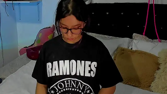 Snapshot of ValeryTatto chatting on 10.18.25 ValeryTatto online show from 10.18.25