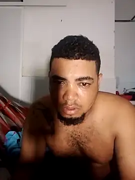 Snapshot of esteban1992 chatting on 11.05.25 esteban1992 online show from 11.05.25