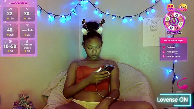 Snapshot of tokyobelle chatting on 12.05.25 tokyobelle online show from 12.05.25