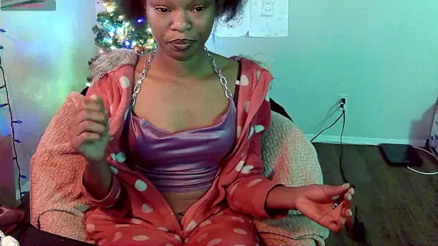 Snapshot of tokyobelle chatting on 12.19.25 tokyobelle online show from 12.19.25