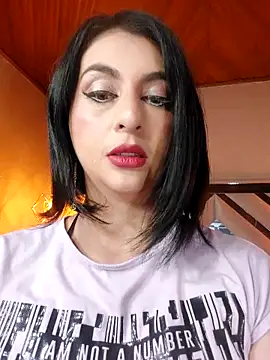 LlianneDiamond1 online show from 09.25.25