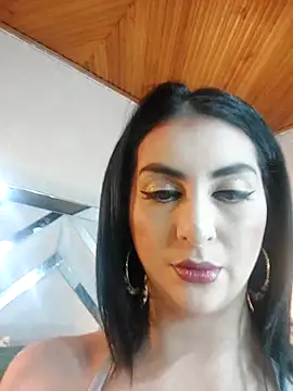 LlianneDiamond1 online show from 10.24.25