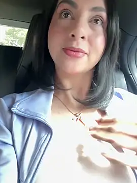 LlianneDiamond1 online show from 11.30.25