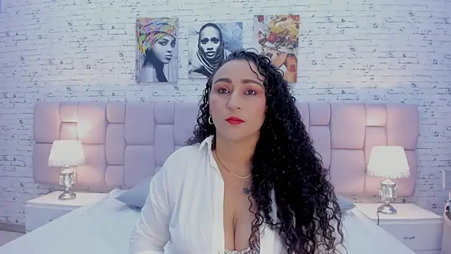 Snapshot of VaniaRose chatting on 10.08.25 VaniaRose online show from 10.08.25