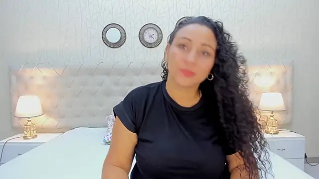 Snapshot of VaniaRose chatting on 10.12.25 VaniaRose online show from 10.12.25
