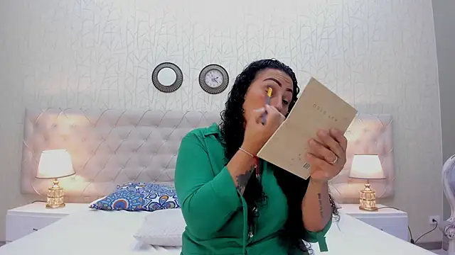 VaniaRose online show from 11.05.25