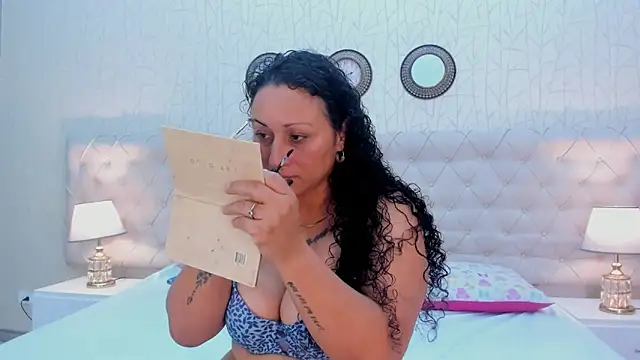 VaniaRose online show from 11.11.25