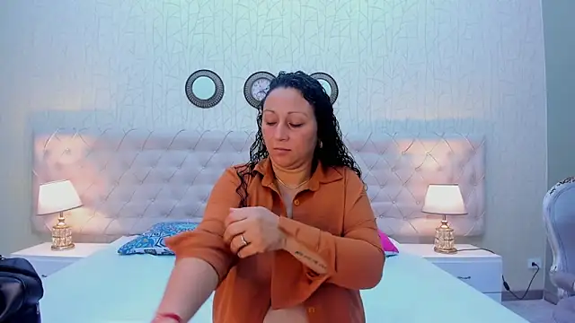 VaniaRose online show from 11.13.25