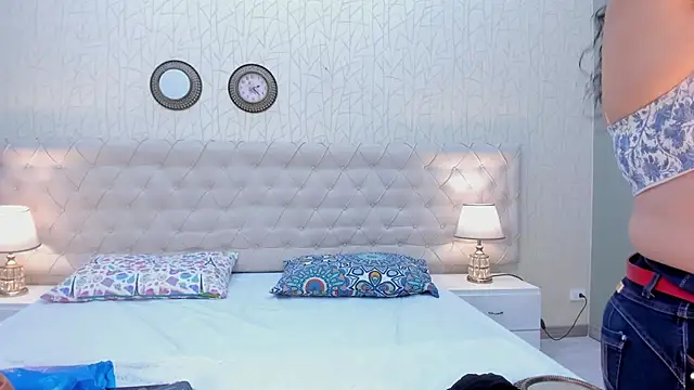 VaniaRose online show from 11.26.25