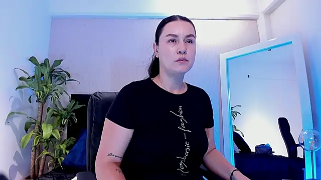 Iris Parkerr online show from 12.15.25