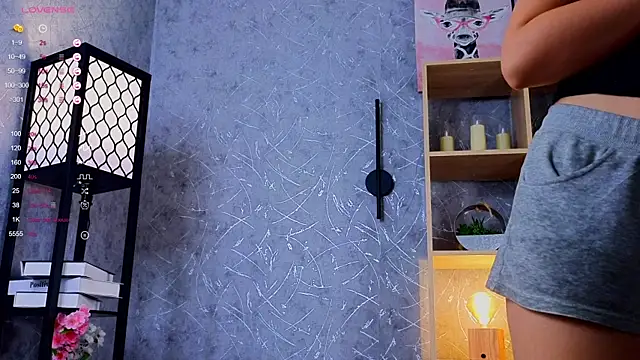 Snapshot of ElenoreReth chatting on 10.18.25 ElenoreReth online show from 10.18.25