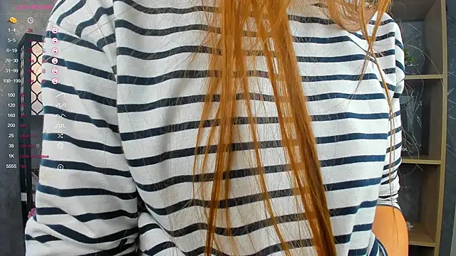 Snapshot of ElenoreReth chatting on 10.29.25 ElenoreReth online show from 10.29.25